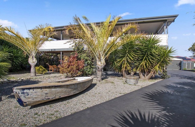 Little Boast Beach House by Wine Coast Holidays