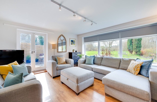 Little Bourne - Deux Chambres Maison, Couchages 4