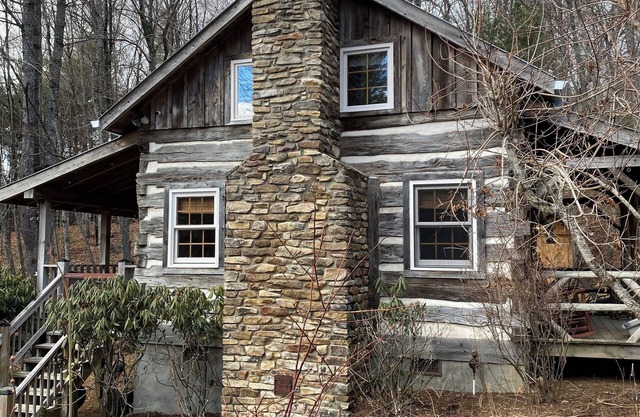 Little Creek Cabin, 2 bedrooms, 1.5 Baths (Sleeps 4)