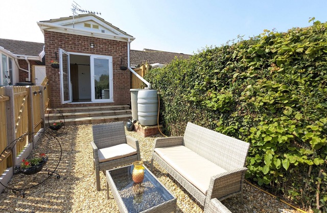 Little Dell - a bungalow that sleeps 2 guests in 1 bedroom