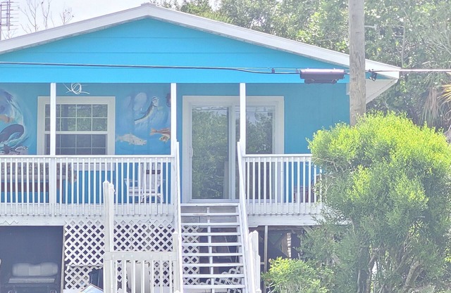 Little Gasparilla Island a 2-bedroom cottage wth WiFi and AC on a private island