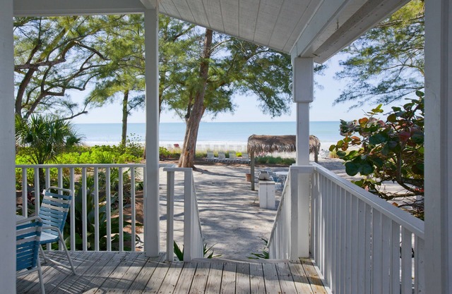 Little Gull 2BR Cottage with Ultimate Views of the Famous Sunsets