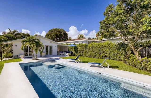 Light and airy, upscale tropical vacation retreat in the heart of South Florida