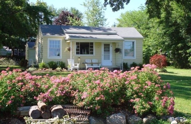 Petite maison sur le lac Great place, great price!