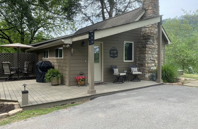 Petite maison sur la rivière