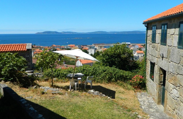Maison en pierre avec vue imprenable sur la plage 10 min à pied