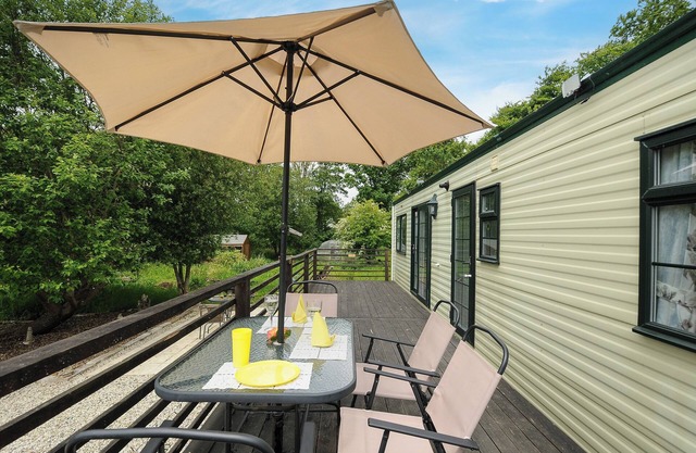 LITTLE MALORY, family friendly in St Giles-On-The-Heath