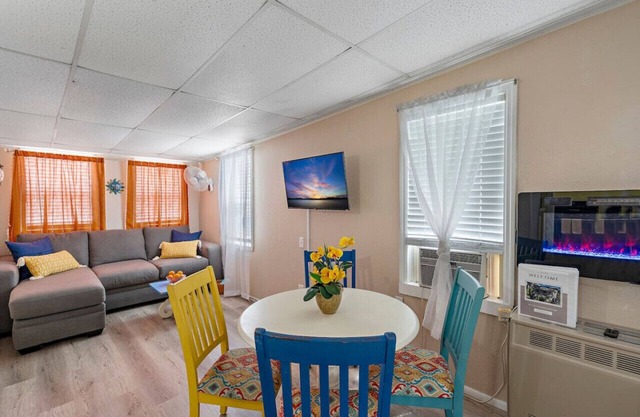 Little Pineapple Cottage