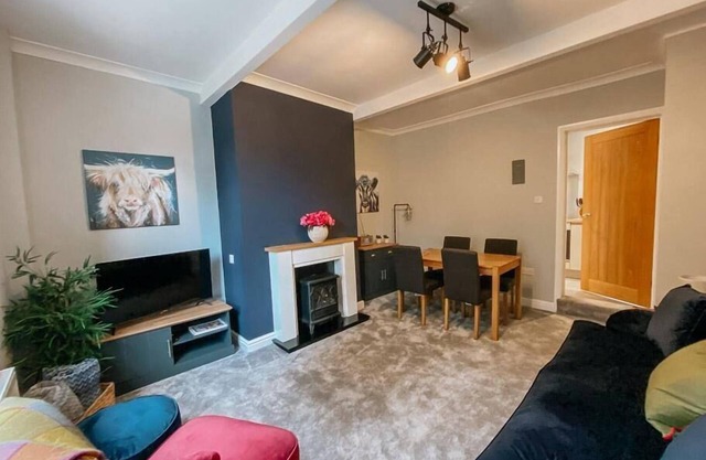 LITTLE RED HOLIDAY HOME // Luxe 2 bed accommodation in Halifax // West Yorkshire