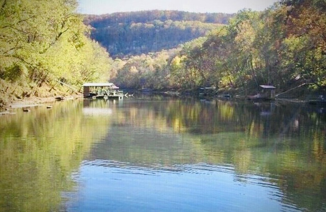PETITE RETRAITE DE LA RIVIÈRE ROUGE; QUAI DE BATEAU PRIVÉ sur 2. 5 ACRES-Wildflower / Heber Spring