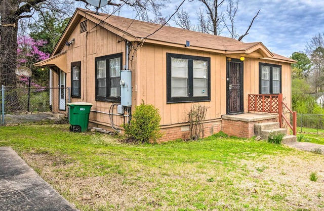 Little Rock Home w/ Yard ~ 6 Mi to Downtown