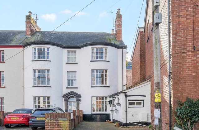 LITTLE UNDERHILL, pet friendly, luxury holiday cottage in Lympstone