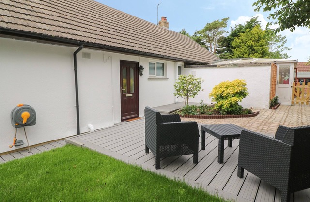 LITTLE VALLEY VIEW, family friendly, with a garden in Angarrack