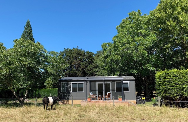 Little Walnut! A charming tiny home only 15 mins north of Christchurch airport