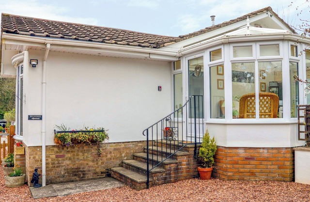 LITTLE WILLESLEIGH, pet friendly, with a garden in Barnstaple