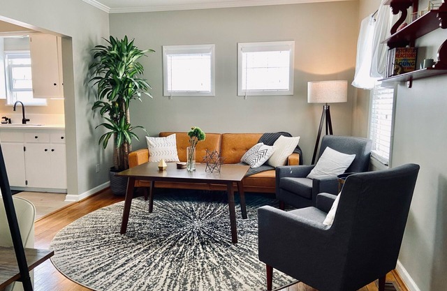 Little Yellow House in Ferndale! Quiet, Cozy 3BR