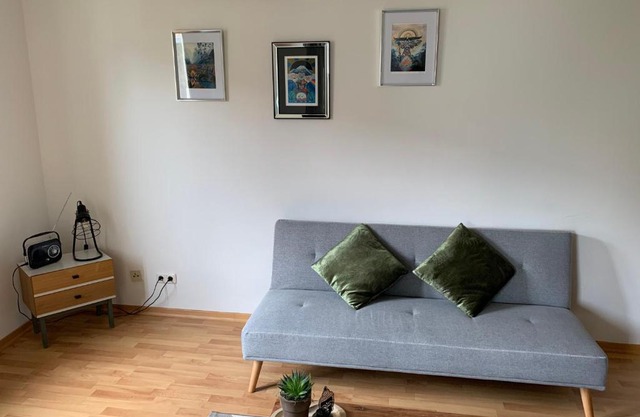 Live easy with balcony,Netflix, quiet, close to Football stadium, direct train connection, Espresso maker