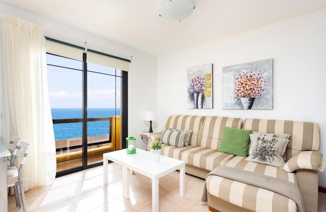 Live Faro Poris House with beautiful sea views