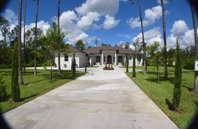 Live in Luxury in Naples, Brand new home! Peaceful, private and min to Beach.