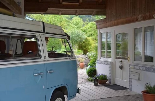Vivez avec style dans la «Künstlerhaus» adaptée aux enfants dans un cadre idyllique.