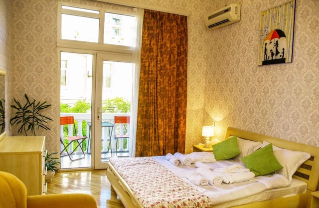 Coeur de Bakou / Rue Nizami, Boulevard / 7 adultes 2 enfants / transfert GRATUIT *