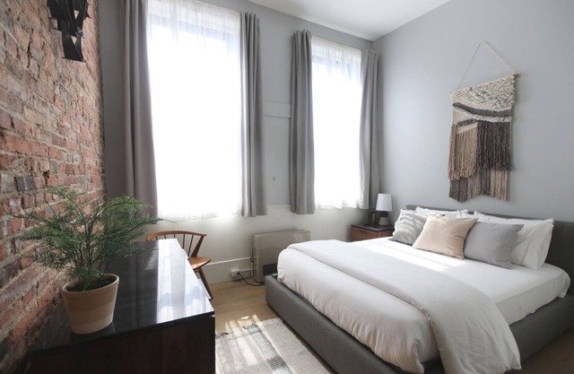 LIVE LIKE A LOCAL // HIP & HISTORIC OLD PORT CHARM