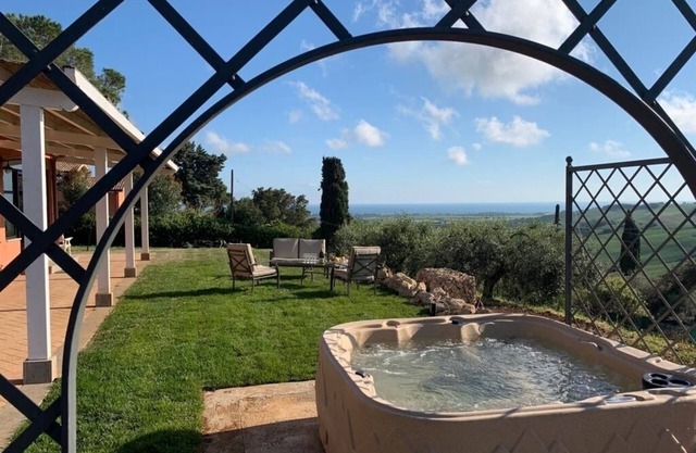 House with Hot tub & Mediterranean Views 45 mins from Rome
