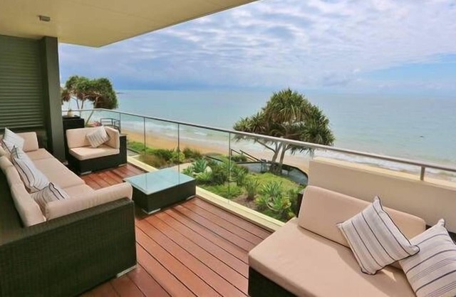 Superbe Beach Front Living