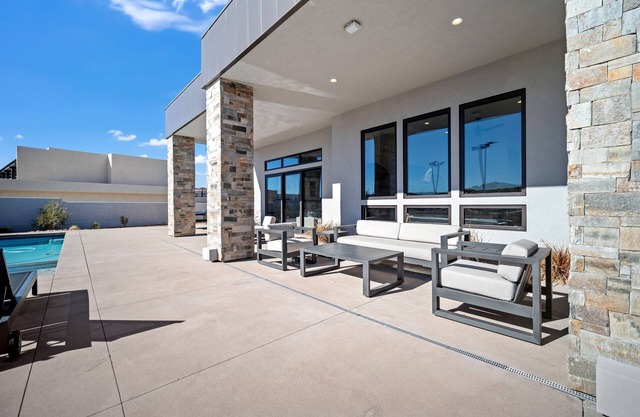 Living On The Ledge at The Ledges Golf Club *Resort Amenities Included!
