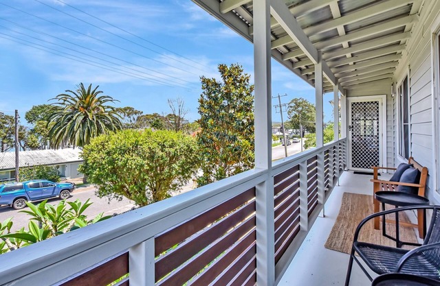 Living The Dream - Living The Dream: Cozy retreat with Wi-Fi, BBQ, fireplace, and outdoor area