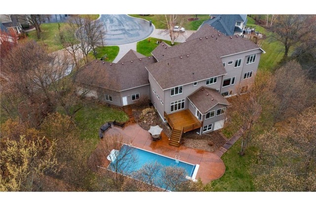 LL private access unit w/ lux beds, pool table, theater room, Xbox/wifi.