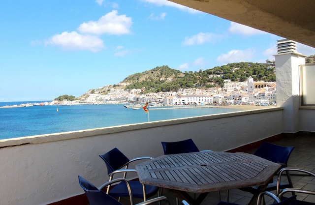 LLANÇÀ 11 ÀTIC - Ático en primera línea de mar, gran terraza y piscina comunitaria
