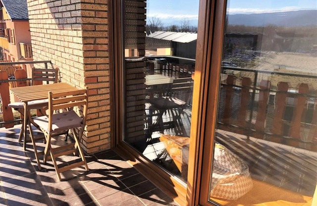LLIVIA IV - Quatre Chambres Appartement, Couchages 8