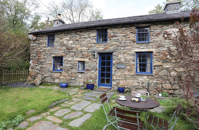 Llwyn Bedw, NANT PERIS