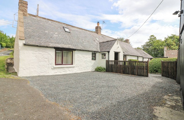 LOANVIEW, pet friendly, with open fire in Cornhill-On-Tweed