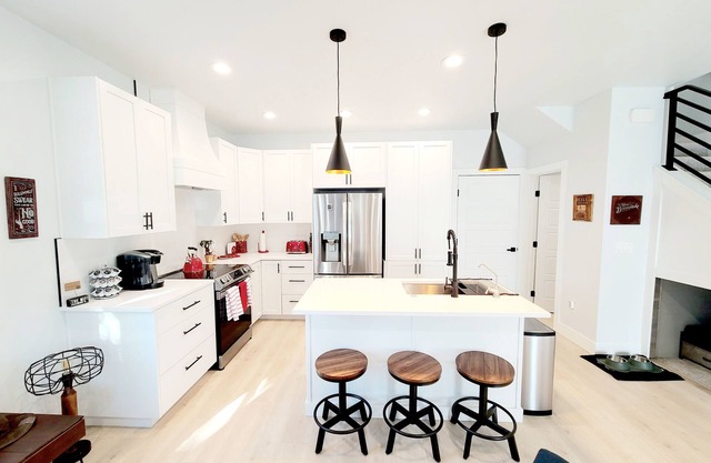 Local Host: 3BR 2.5BA by BSU DT GreenBelt & Skiing