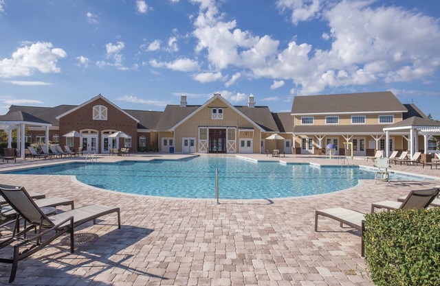 LOCAL HOST! Family Friendly Condo at Governor's Green. Prime Location-Pools!
