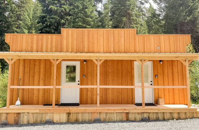 Located 9 miles from Anthony Lakes Mountain Resort.