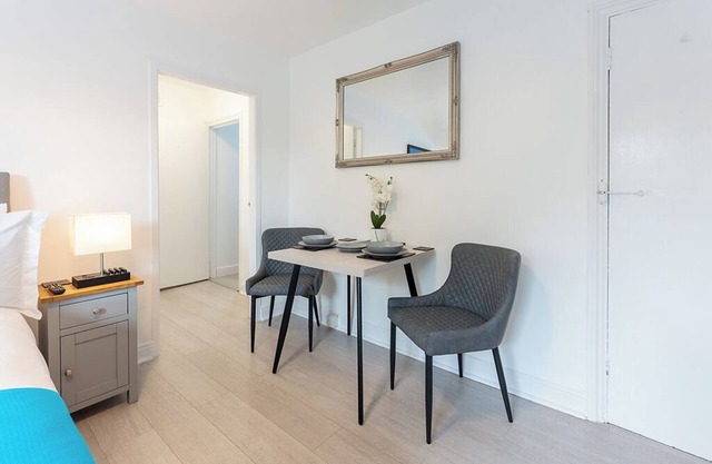 Located close to the city centre with free parking available.