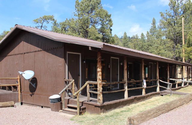 Situé dans la belle région alpine, en Arizona, dans le pavillon historique Tal-wi-wi.