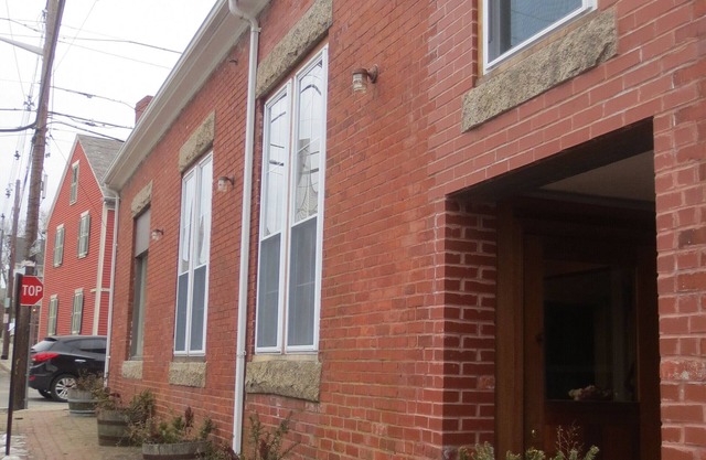 Situé sur Warren's Historic Waterfront Adjacent