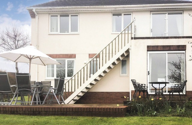 Located within a mile of Bideford Quay and 4 miles from Westward Ho.