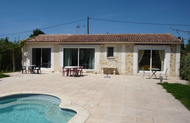 LOCATIONS DES ALPILLES - VILLA VUE PISCINE