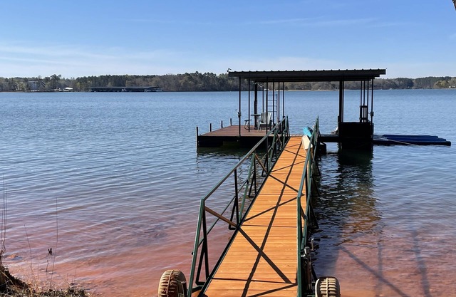 LOCATION! Lakefront House with Dock near Hartwell Marina/Downtown Kayaks/Firepit