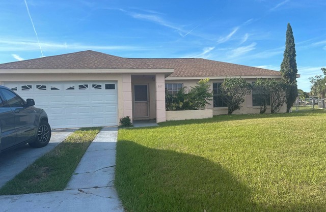 Location, location! 3-bedroom house in Kissimmee with 5G WiFi, central AC