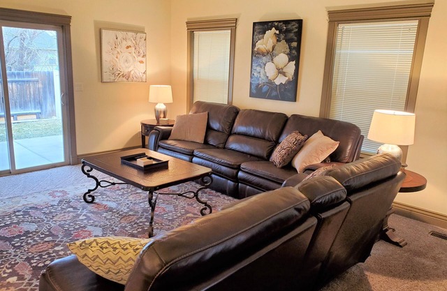 Location - Location! Easy access to Meridian, Boise, Nampa & Eagle.