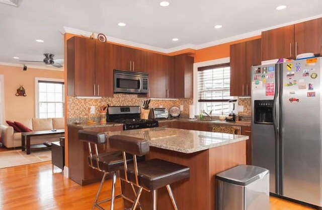 LOCATION, LOCATION LOCATION, 2 chambres, 2 salles de bain Condo de luxe