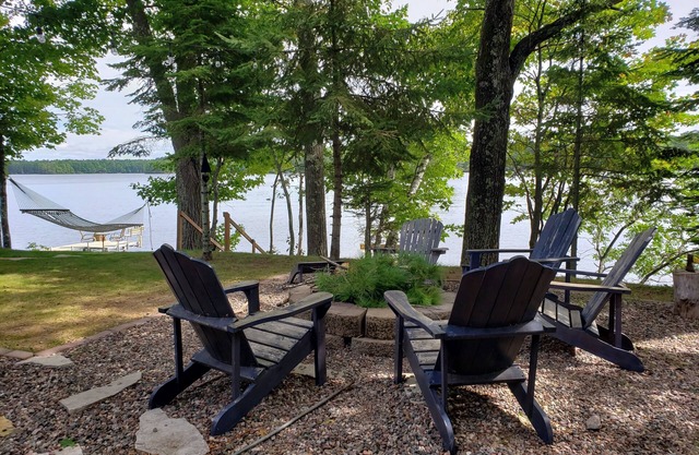Emplacement, emplacement, emplacement - Chalet confortable du lac Kawaga