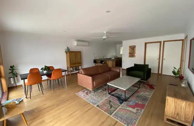 Loch'd Inn - walking distance to town and beach