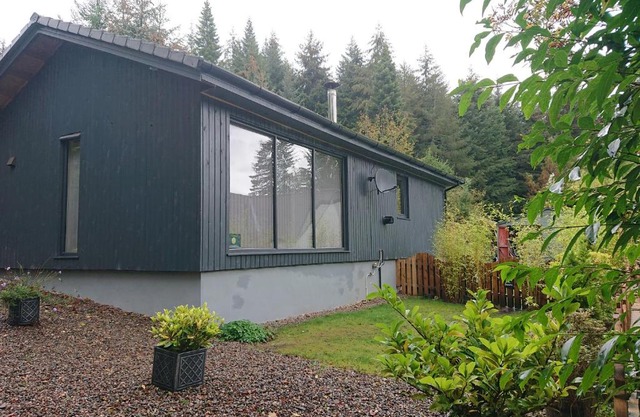 Loch Ness Highland Cottages with partial Loch View